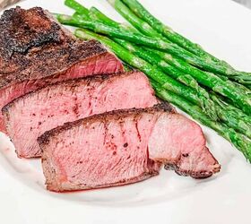 the best wine with filet mignon steak pairing guide, Filet mignon with asparagus on a plate