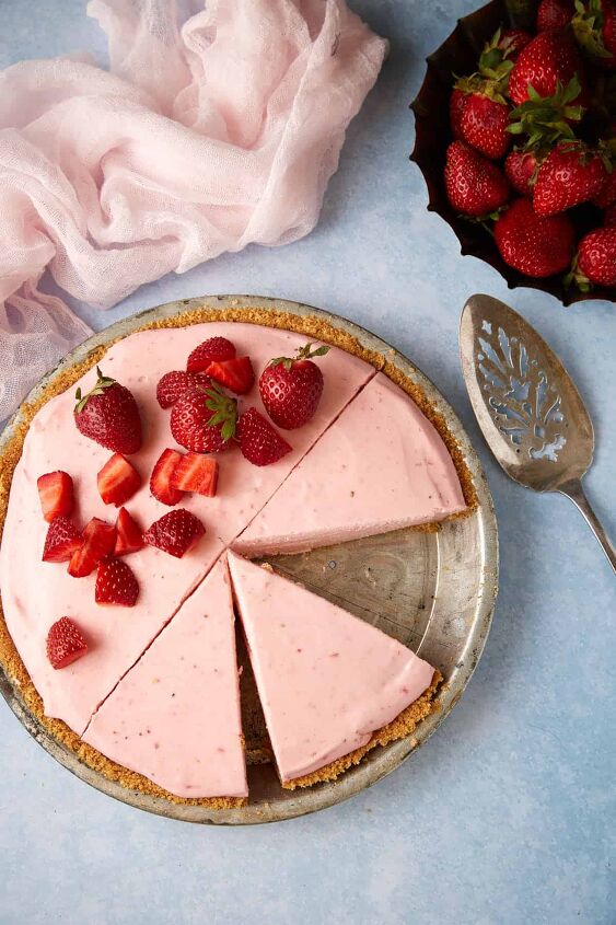 no bake strawberry cream cheese pie, A strawberry cream cheese pie cut into slices