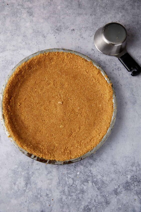 no bake strawberry cream cheese pie, Press the graham cracker mixture into a pie pan