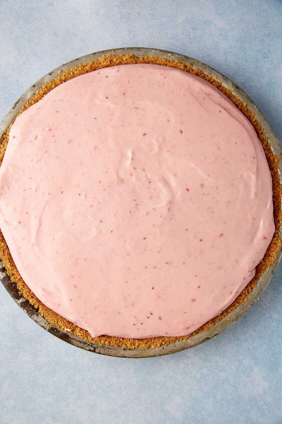 no bake strawberry cream cheese pie, Pour the filling into the pie crust and refrigerate
