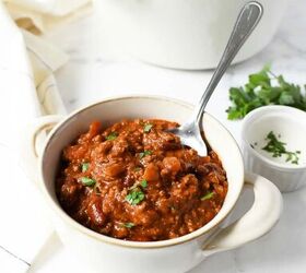 quick and easy classic chili recipe, Beef chili in a crock with a silver spoon