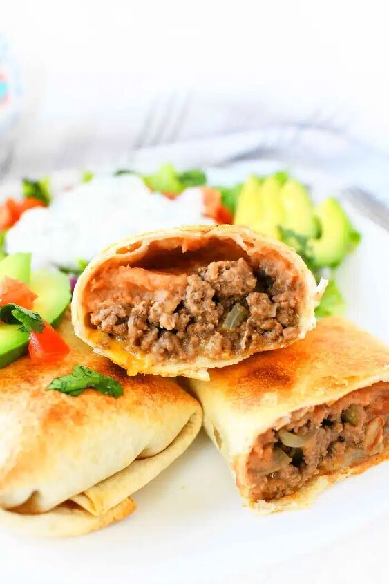 how to make beef chimichanga quick and easy, Baked beef chimichangas sliced in half to show the insides