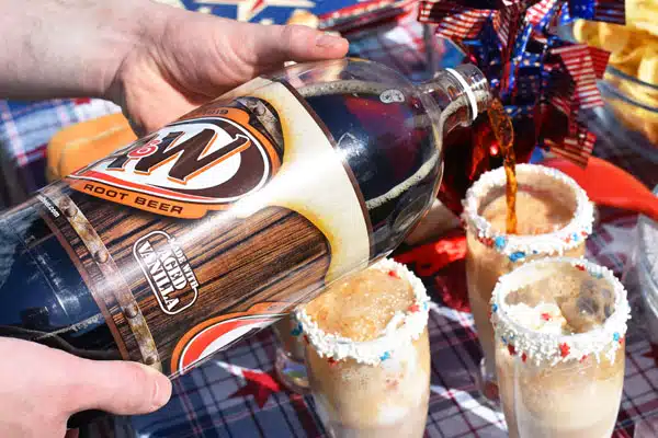 patriotic root beer floats, red white and blue patriotic rootbeer floats