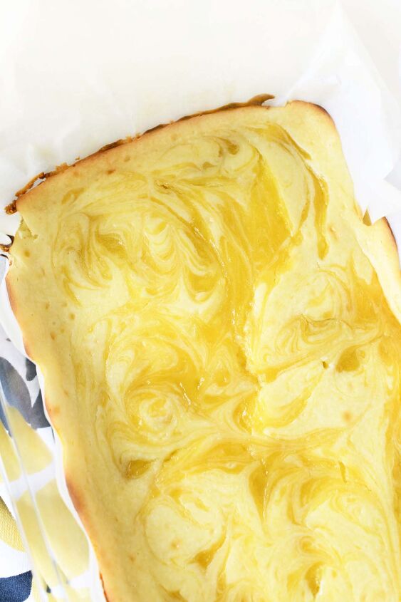 lemon curd cheesecake bars, Yellow swirled lemon curd cheesecake bars
