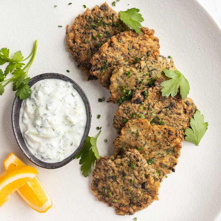 paua fritters, Fritters with yoghurt dip