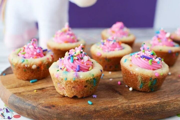 unicorn party cookie cups recipe, Unicorn cookie cups filled with pink frosting