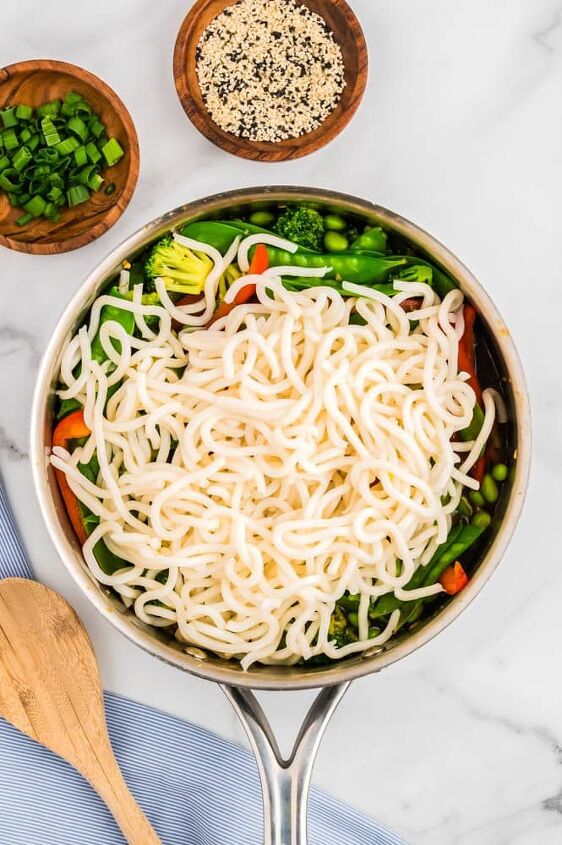 stir fry teriyaki udon noodles, Udon noodles being added to a pan with veggies