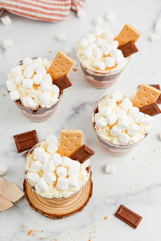 unforgettable s mores pudding cups recipe, Tops of s mores pudding cups with whipped cream marshmallows and graham crackers