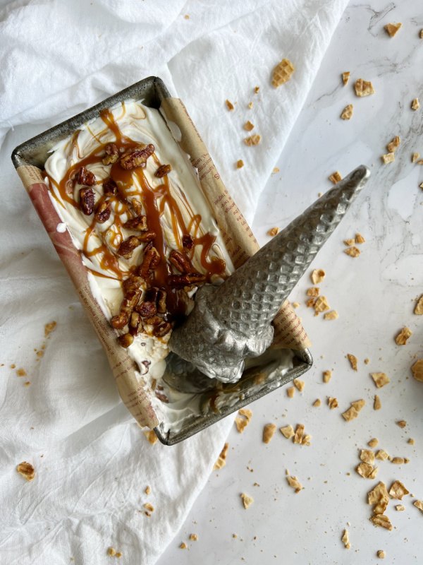 salted caramel candied pecan no churn ice cream, Salted Caramel Candied Pecan No Churn Ice Cream in a loaf pan with an ice cream shaped Ince cream scoop in it