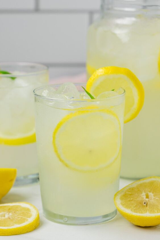 fresh squeezed lemonade, Two glasses of fresh squeezed lemonade with lemons as garnish