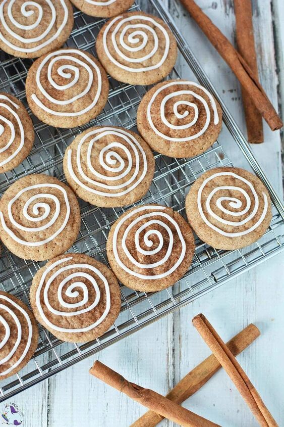chewy cinnamon roll cookies with icing swirl, Cinnamon cookies with icing swirl on rack with cinnamon sticks