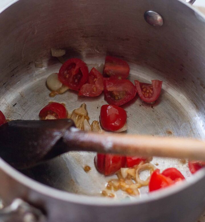 delicious and creamy 10 minute vegan spaghetti carbonara keto option, Adding tomatoes to sauteed garlic