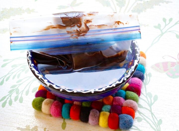 chocolate marshmallow ice cream, store the melted chocolate in a ziplock bag in a bowl of warm water