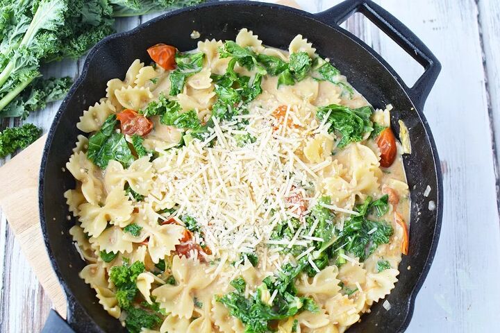 kale pasta recipe, Pasta kale and other veggies in a skillet