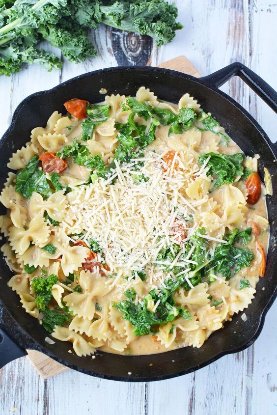 kale pasta recipe, Meatless pasta recipe with kale in a skillet
