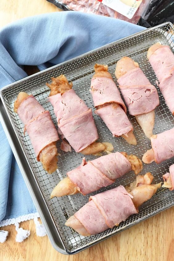 air fryer bacon wrapped chicken tenders, Turkey bacon wrapped chicken tenders in an air fryer basket