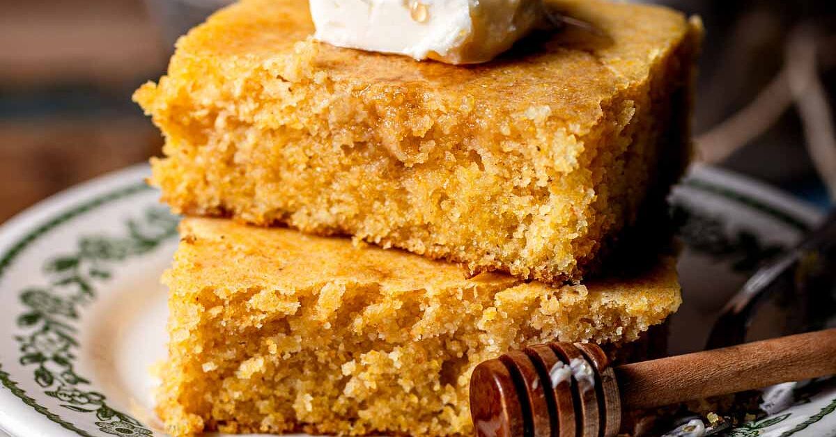 Easy Homemade Skillet Cornbread | Foodtalk