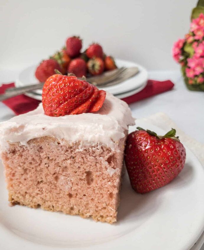 fresh strawberry cake recipe, Yummy strawberry cake slice