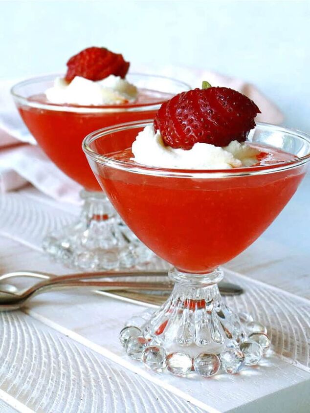 fresh strawberry cake recipe, Strawberry gelee dessert cupss