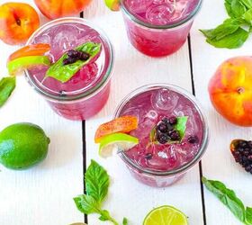 blueberry and peach vodka spritzer, This easy refreshing summer cocktail can be made with ingredients right from your garden