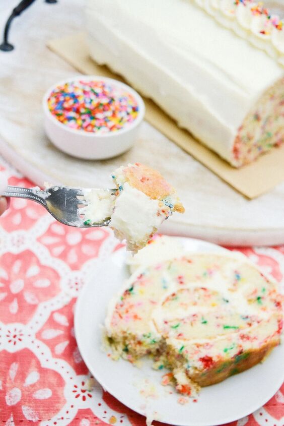 How to Make The Best Vanilla Funfetti Cake Roll Recipe | Foodtalk
