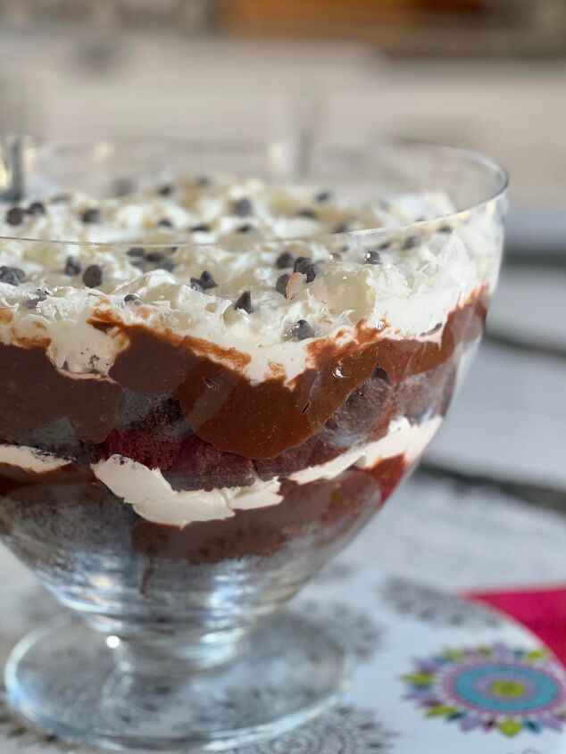 quick and easy healthy mexican salad recipes, A chocolate trifle dessert