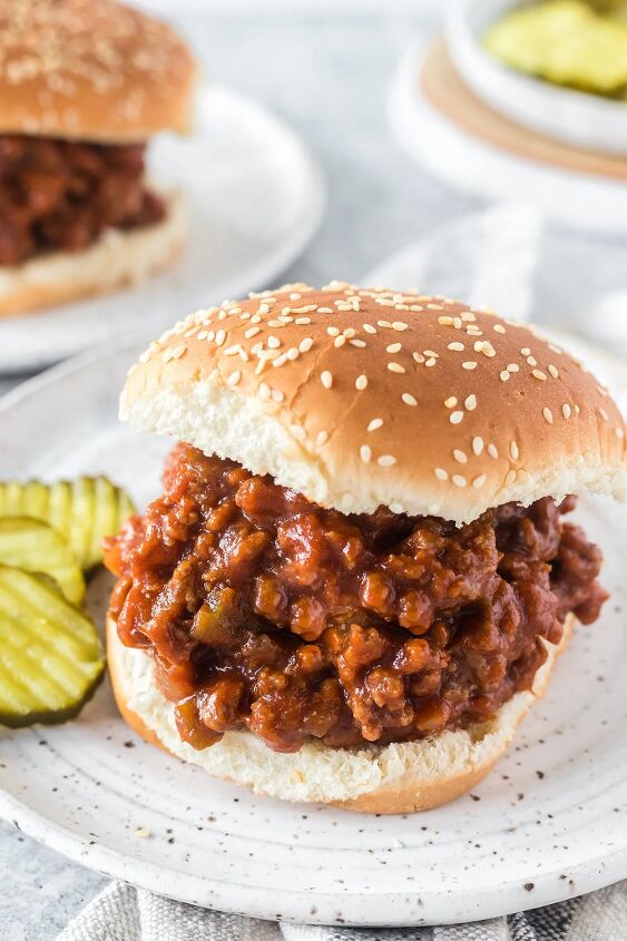 how to make classic sloppy joes with ketchup, thick sloppy joes on buns with pickles