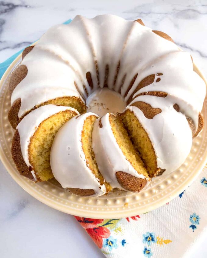 mountain dew bundt cake, Enjoy a slice of lemon bundt
