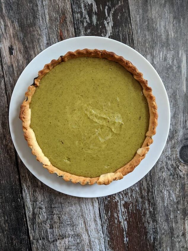 undecorated lemon nettle tart