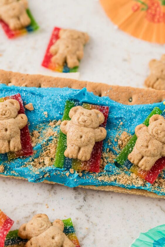 how to make beach day graham crackers, up close teddy grahams snack graham cracker with beach day theme