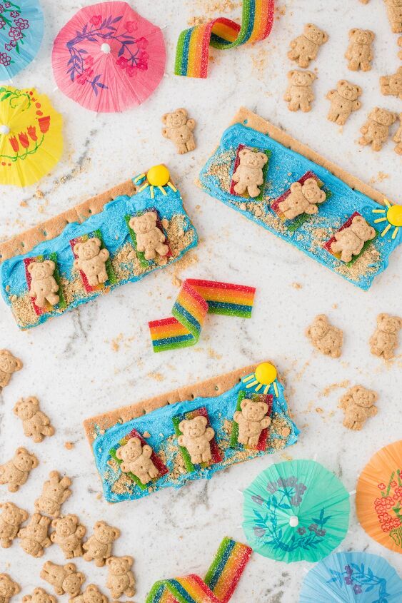 how to make beach day graham crackers, over the top graham cracker beach snacks made with teddy grahams