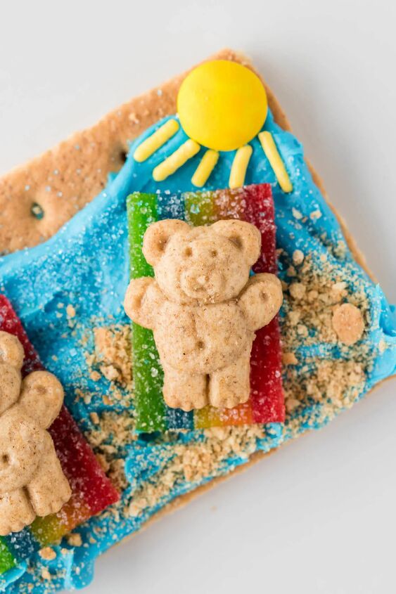 how to make beach day graham crackers, adorable teddy graham laying on a graham cracker beach edible snack