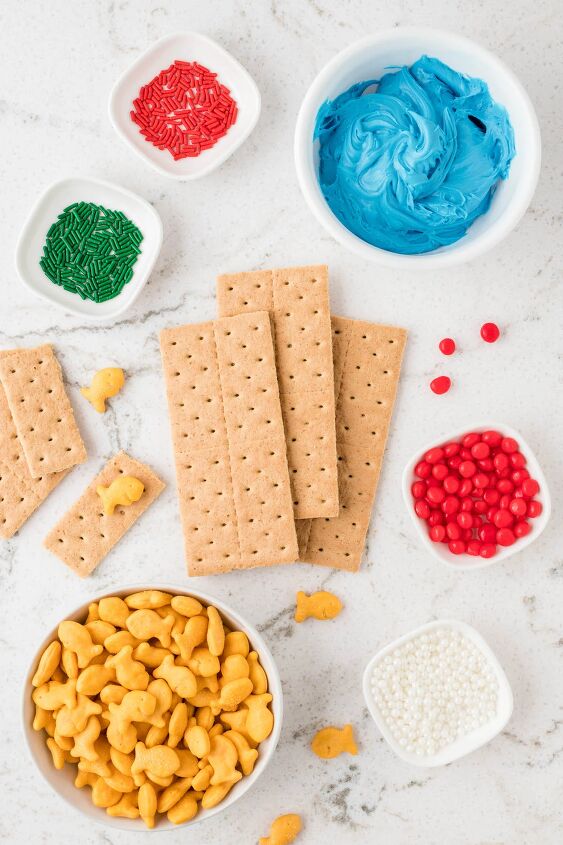 make ocean themed graham cracker snacks for a fun day, ingredients used to make ocean graham cracker snacks