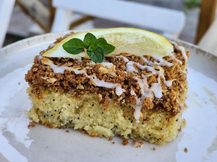 lemon poppy seed cake with crunchy streusel