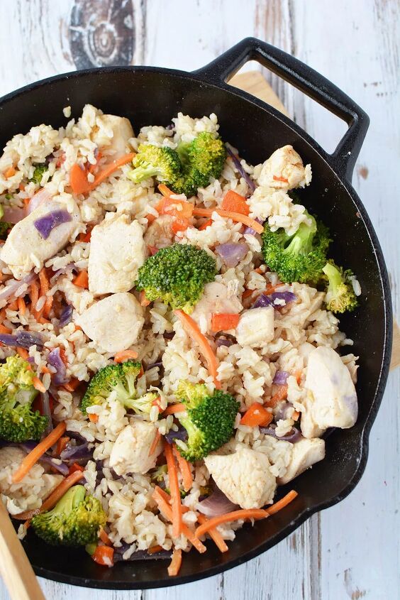 ginger chicken recipe with veggies and rice, Ginger Chicken with Veggies and Rice in a skillet