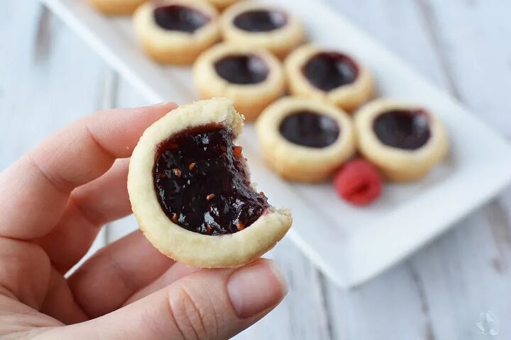 Easy Raspberry Tarts Recipe - Bite Sized Buttery Crunch | Foodtalk