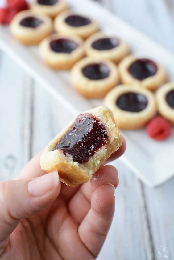 Easy Raspberry Tarts Recipe - Bite Sized Buttery Crunch | Foodtalk