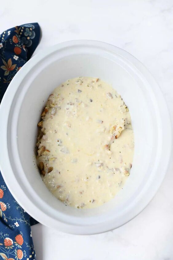 the best slow cooker chicken and stuffing, Creamy sauce in a slow cooker