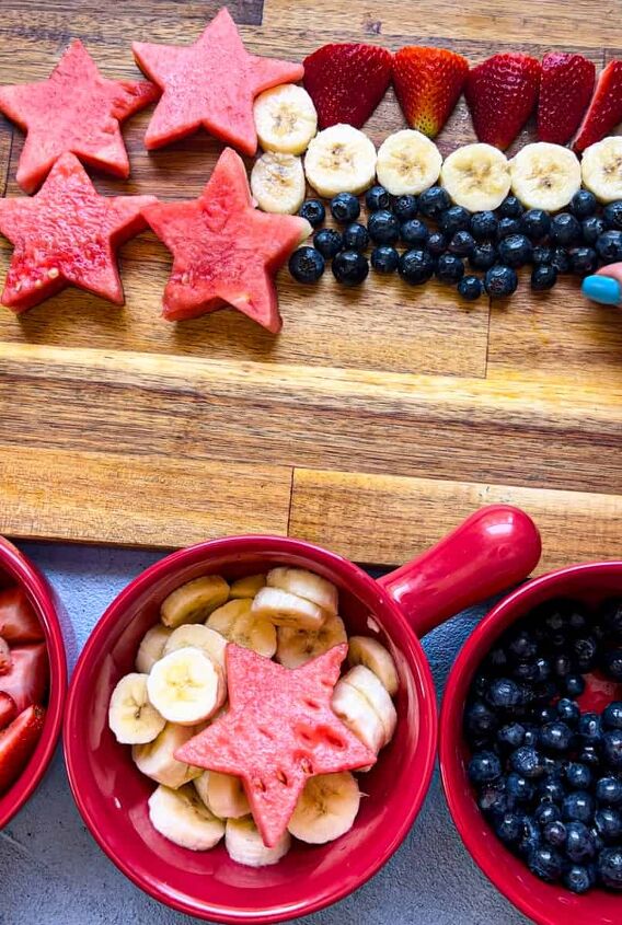 patriotic fruit salad, add each row of fruit to form an American flag
