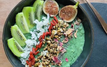 Antioxidant & Nutrient Rich Green Goddess Smoothie Bowl