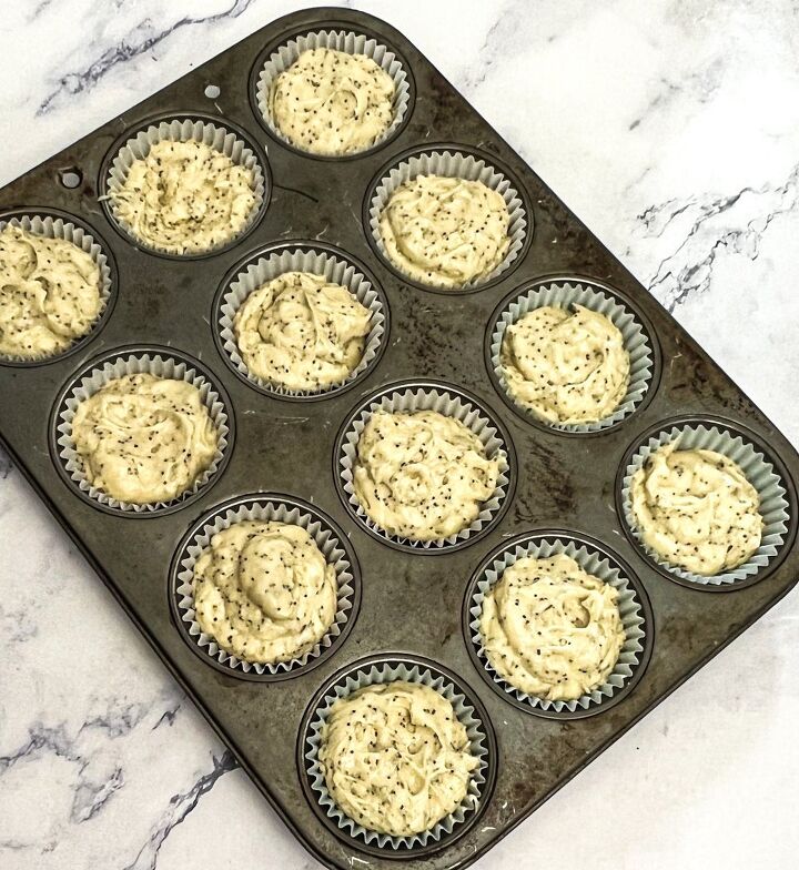lemon poppy seed muffins, lemon poppy seed muffins in pan