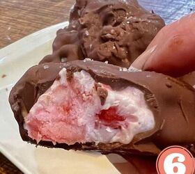 These 5-minute chocolate strawberry bites have taken the internet by storm