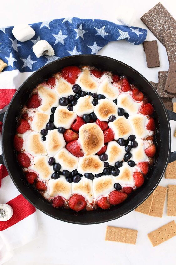 epic s mores berry skillet dip, S mores Berry Skillet Dip with a patriotic napkin