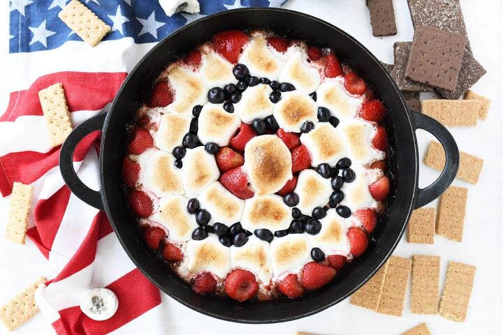 epic s mores berry skillet dip, Smores Berry Skillet Dip in a cast iron pan