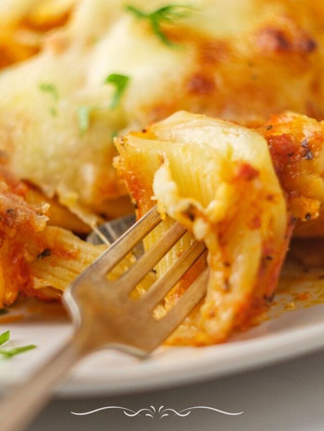 chili onion crunch recipe cottage cheese muffins, A plate of meatless baked ziti with a fork stuck in it