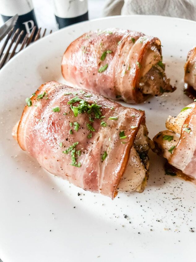 bacon wrapped chicken thighs in the oven so easy, Easy chicken thigh recipe on plate oven baked