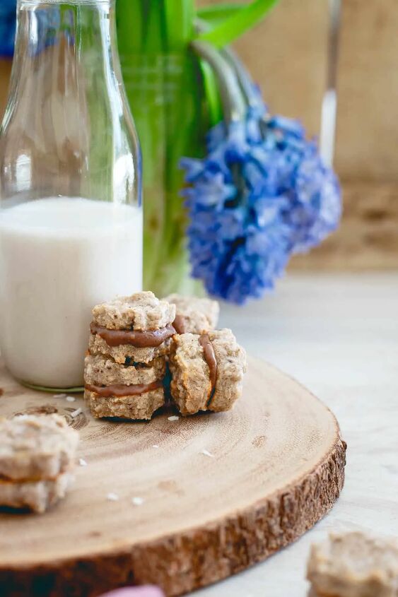 chocolate hazelnut banana macaroon sandwich cookies, These banana macaroon sandwich cookies are filled with a decadent chocolate hazelnut spread and with just 5 ingredients they re so simple to make