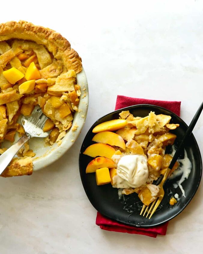 peach mango pie recipe, Slice of pie with ice cream next to a full pie