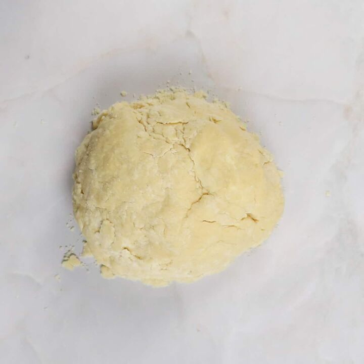 peach mango pie recipe, Dough shaped into a ball