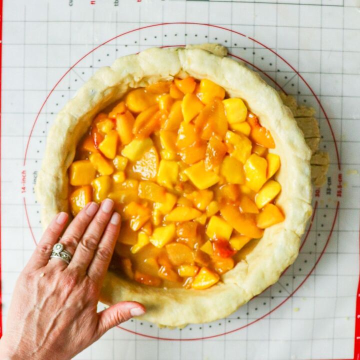 peach mango pie recipe, Filling added and spread evenly